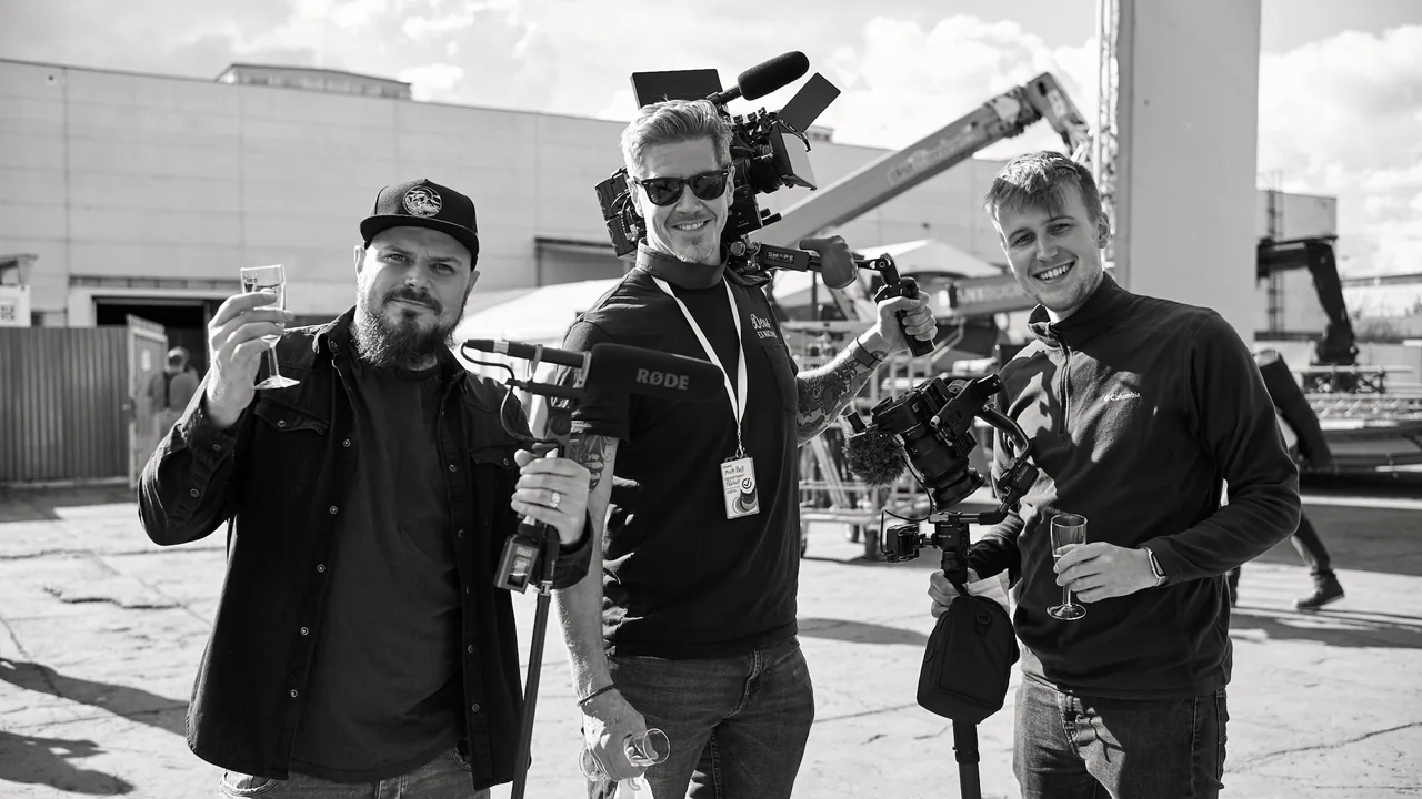 The Wolfshoulder crew on set